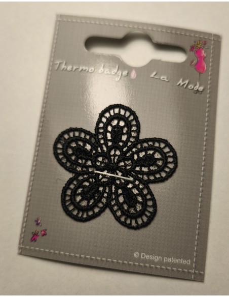 Parche Flor Bordada Negra