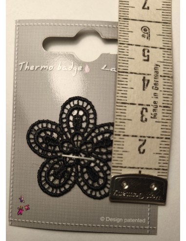 Parche Flor Bordada Negra